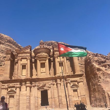 Ad Deir Guesthouse Wadi Musa Buitenkant foto